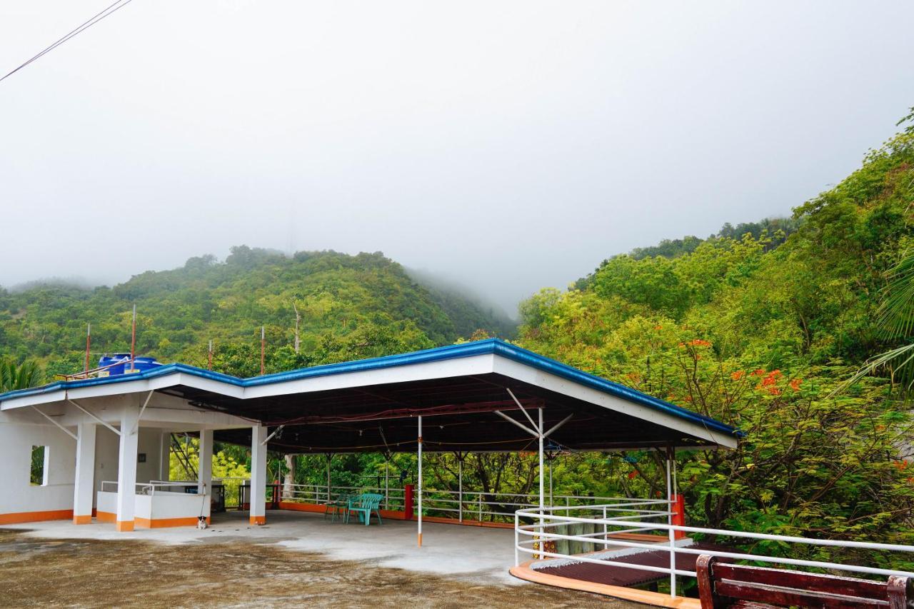 C Star Travellers Inn Oslob Extérieur photo
