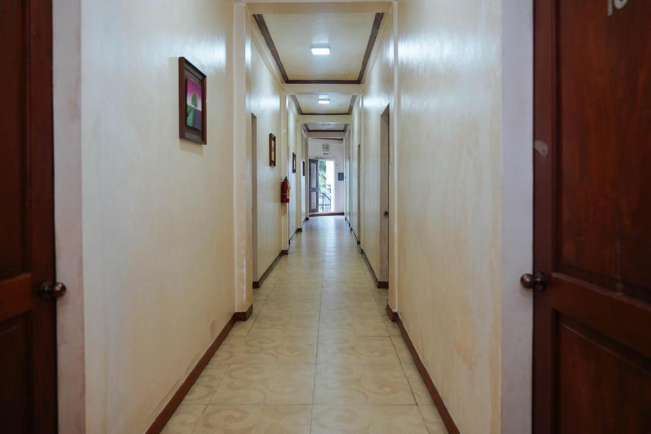 C Star Travellers Inn Oslob Extérieur photo