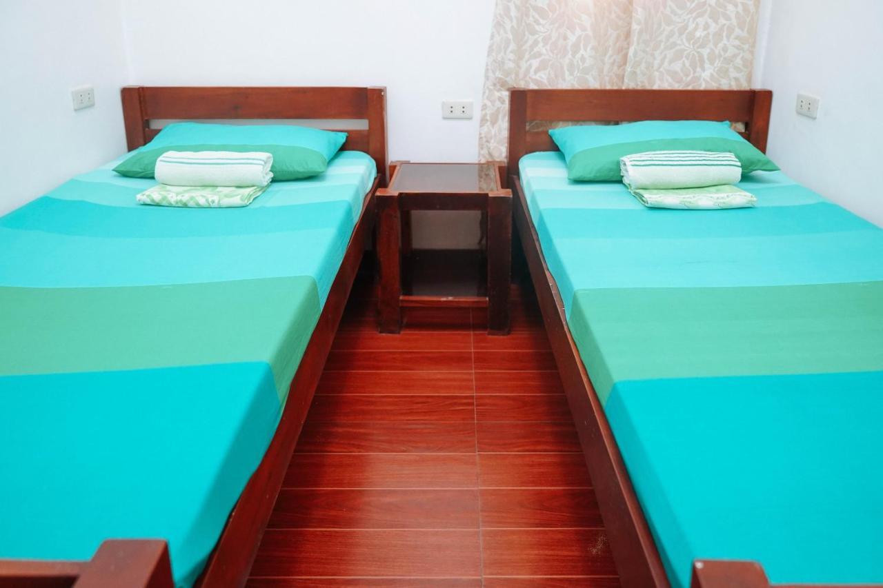C Star Travellers Inn Oslob Extérieur photo