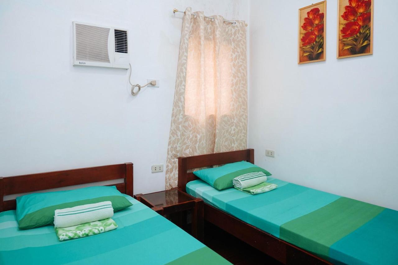 C Star Travellers Inn Oslob Extérieur photo